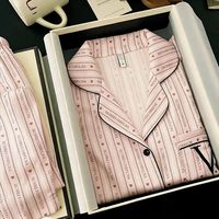 Pyjama long en soie glacée rayé et respirant pour femme – Élégant et luxueux, à manches longues, idéal pour l'été