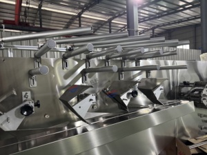 Dây chuyền sản xuất lau ướt loại chọn: phân lớp tự động + Xử lý dây chuyền dễ xé + vị trí nắp tất cả các chức năng đã hoàn tất - Product Image 2