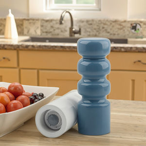 Nouveau design de <span class=keywords><strong>moulin</strong></span> à sel et à <span class=keywords><strong>poivre</strong></span> en bois personnalisé <span class=keywords><strong>moulin</strong></span> à <span class=keywords><strong>poivre</strong></span> manuel avec mécanisme en céramique Crush Grind - Product Image 4