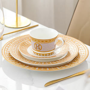 Piatti rotondi bianchi stoviglie in porcellana Vintage in ceramica oro reale bordo decorazioni piatto cena <span class=keywords><strong>set</strong></span> - Product Image 4