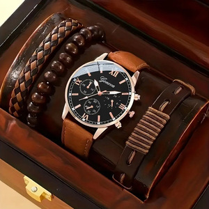 Set da 4 Pezzi Orologio da Uomo al Quarzo con Bracciale Intrecciato Falsi Tre Occhi Design a Cintura Business Fashion Trendy Cinturino in Pelle e Quadrante in Vetro - Product Image 4