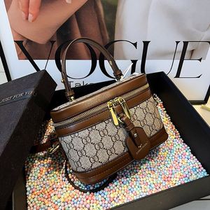 Bolso de Mano Tipo Caja para Mujer Diseño de estampado geométrico. Hecho de material PU. Se Puede Transportar Colgando.8829 - Product Image 3