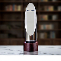 Trophée en cristal gravé sur mesure avec base en bois pour cérémonie d'entreprise