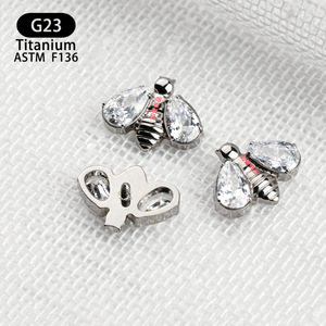 Boucles d'oreilles en titane en forme d'abeille ASTM F136 avec incrustation de zircon, bijoux de piercing, clous d'oreille pour cartilage - Product Image 1