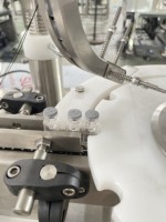 Ligne de production automatique de remplissage, de bouchage et de scellage de flacons en verre pour liquides, poudres, solutions stériles, GMP, SS316L, écran tactile PLC