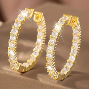 Pendientes de Aro Levian E4185 con Cristales Dorados y Engaste de Diamantes de Imitación, Clásicos para Uso Diario de Mujer - Product Image 5