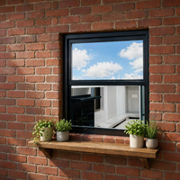 Cadre de fenêtre et de moustiquaire coulissante verticale standardisé et pré-assemblé, moderne, pour la ventilation des cuisines, salles de bain et chambres d'hôtes
