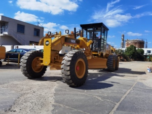 รถเกรดเดอร์ Caterpillar 140H รุ่นดั้งเดิมครบชุด พร้อมระบบบังคับเลี้ยวไฮดรอลิก  พร้อมริปเปอร์หลัง ยางสำหรับงานหนัก ประสิทธิภาพการทำงานที่มั่นคง - Product Image 4