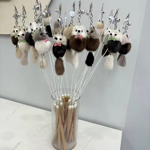 Varita de Lujo para Gatos con Forma de Zorro de Piel de Conejo Auténtica, con Campana y Lazo, Mango de Madera Natural, Interactiva para Entretener y Entrenar - Product Image 1