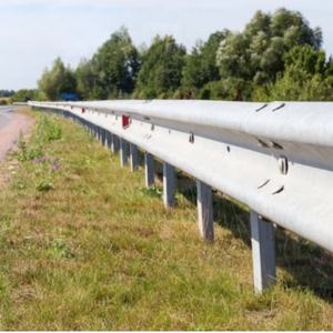 AASHTO EN1317 certificata S235JR lungo la strada in acciaio zincato W-trave Guardrail sicurezza stradale barriera stradale per la vendita - Product Image 1