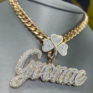 Collar <span class=keywords><strong>de</strong></span> diamantes <span class=keywords><strong>de</strong></span> moissanita con busto <span class=keywords><strong>de</strong></span> moda personalizable con cadena <span class=keywords><strong>de</strong></span> cuerda con certificado VVS <span class=keywords><strong>y</strong></span> placa <span class=keywords><strong>de</strong></span> nombre - Product Image 4