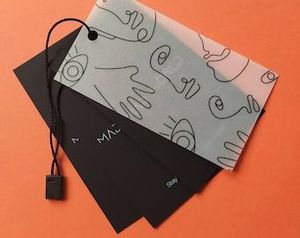 Etiquetas colgantes personalizadas con relieve y grabado; etiquetas de papel con tacto de lujo; logotipos de marcas de ropa; acabado mate; estampado en caliente con lámina. - Product Image 3