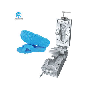 Molde de soplado de aire de PVC recién lanzado con elaborado accesorio de correa de chanclas para parques de atracciones y museos - Product Image 1