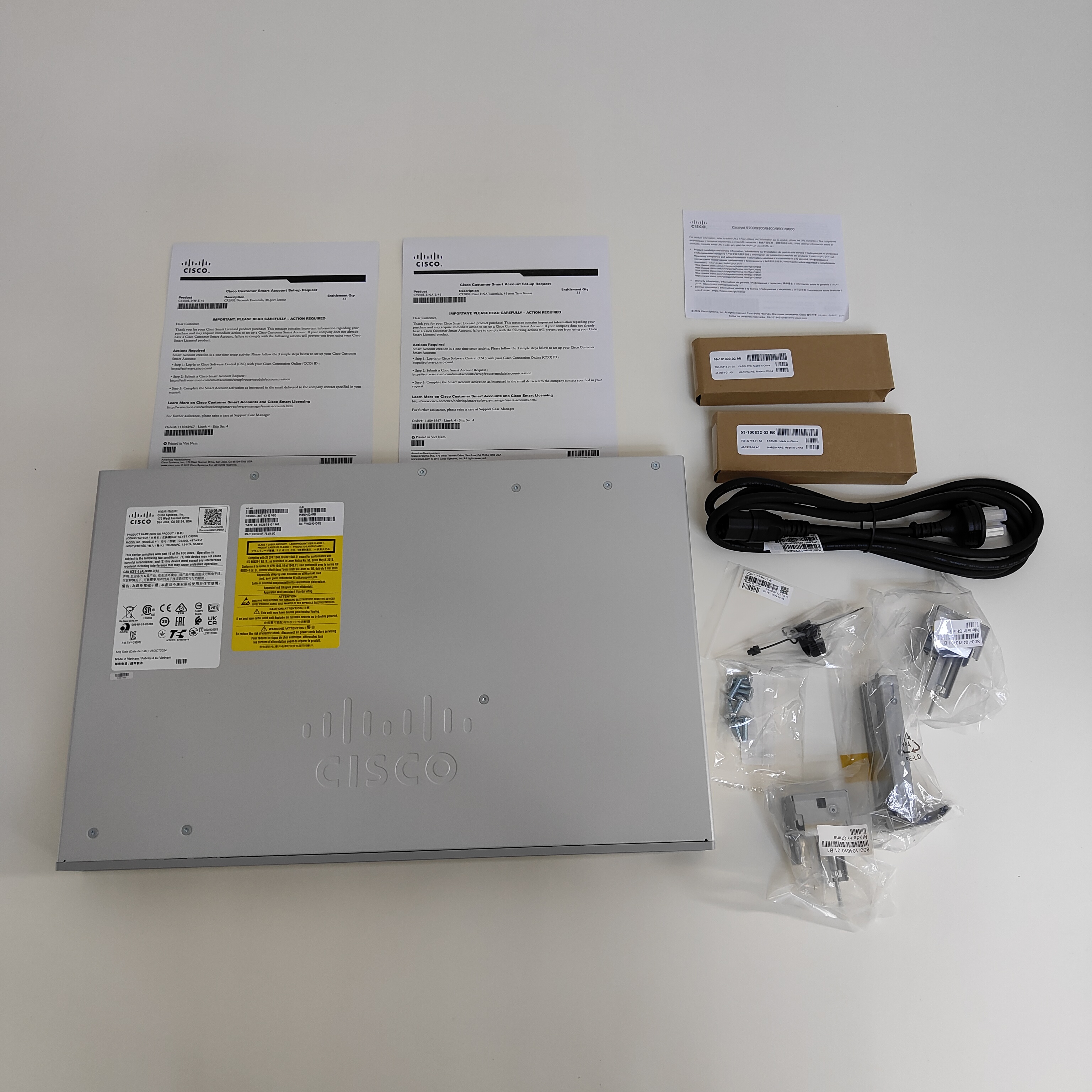 C9300-48P-E Switches New Original Network Gigabit Ethernet 48 Port POE Transfer Switch 48 SFP