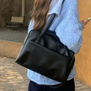 Bolso de hombro individual espacioso con diseño limpio perfecto para compras en el trabajo y uso diario - Product Image 3