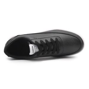 Vente en gros de chaussures de skate décontractées unisexes en caoutchouc noir et blanc personnalisées pour hommes et femmes à prix abordable - Product Image 6