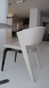 Chaise de salle à manger en tissu beige haut de gamme Boloni pieds en métal chaises au design moderne pour bureau à domicile salle à manger pour restaurant hôtel - Product Image 3