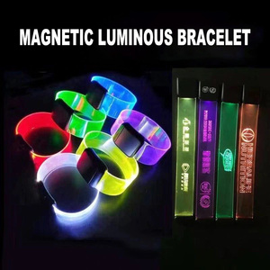 สายรัดข้อมือ LED ปรับแต่งได้พร้อมตัวล็อคแม่เหล็กสำหรับกีฬา วิ่งกลางคืน คอนเสิร์ต คริสต์มาส อีสเตอร์ วันวาเลนไทน์ และงานอีเว้นท์ต่างๆ - Product Image 4