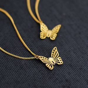 Collar de Mariposa para Mujer, Chapado en Oro de 18k, de Acero Inoxidable, Resistente al Agua y al Deslustre, con Logotipo Personalizado - Product Image 2