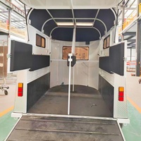 Remorque de luxe pour 2 chevaux avec équipement d'équitation et de sellerie