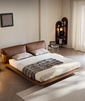 Lit double inclinable en cuir et bois massif de style rétro moderne à pieds hauts pour chambre à coucher
