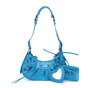 Nouveau Sac Moto Robuste à Rivets 2026 – Sac Bandoulière 3-en-1 en Forme <span class=keywords><strong>de</strong></span> Croissant en Cuir Souple, Porté Épaule ou Main, en Polyester - Product Image 4