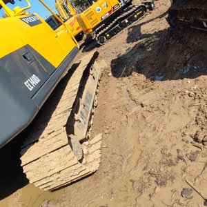 Componentes de bomba y motor de núcleo de excavadora sobre orugas Volvo Ec140DL y Ec140BLC de 14 toneladas de capacidad usados del Vol" - Product Image 3