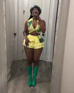 Новое поступление, привлекательный укороченный топ, комплект из 2 предметов, повседневные шорты выше колена с узором, готовые к отправке - Product Image 3