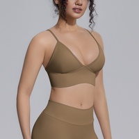 Soutien-gorge de sport pour femme à maintien élevé, sans couture, en tricot Spandex/Nylon, couleur unie, bretelles croisées, logo frontal, décolleté en V, coussinets amovibles