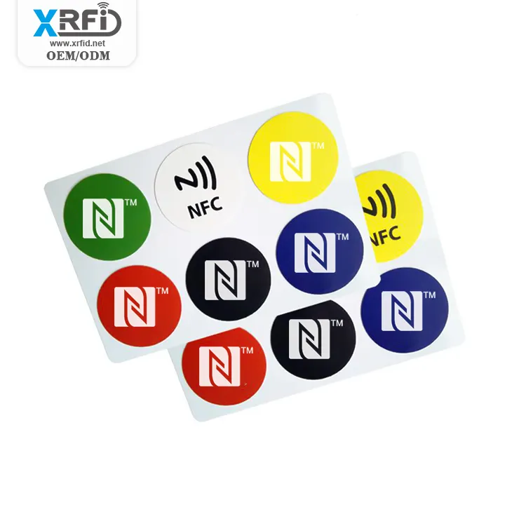 Autocollants NFC personnalisés Impression de logo 13.56mhz Tag 213 NFC Étiquettes de téléphone pour médias sociaux Autocollant NFC époxy étanche