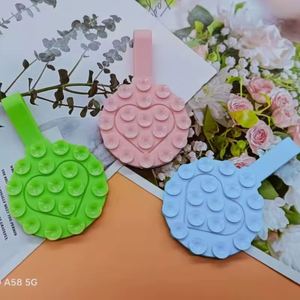 Soporte de silicona de doble cara para teléfono móvil con asa portátil, ventosa de doble cara con diseño de amor, regalos promocionales de empresa - Product Image 4