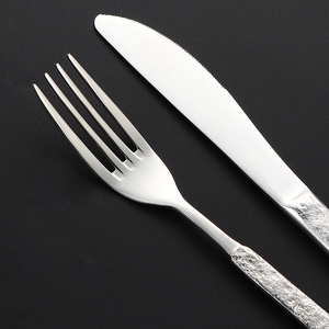 Ensemble de couverts en acier inoxydable durable au design unique, style artisanal et créatif, finition miroir, pour la fête, compatible lave-vaisselle - Product Image 4