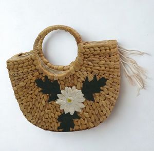 Bolso de Playa Espacioso, Suave y Ligero de Jacinto de Agua, Diseño de Abertura Ancha, Fácil Acceso, Bolso Tejido para Damas, Estilo Internacional - Product Image 1