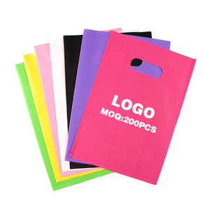 Borsa di plastica bianca stampata con Logo personalizzato con maniglia e valvola per la tua identità aziendale - Product Image 5