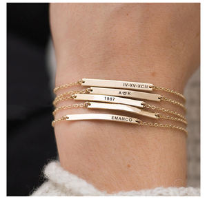 <span class=keywords><strong>Bracciale</strong></span> Minimalista EManco con Barra Personalizzata e Incisione in Acciaio Inossidabile Placcato Oro 14K, Idea Regalo <span class=keywords><strong>per</strong></span> la Migliore Amica e la Fidanzata - Product Image 1