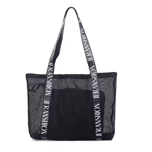 Sac fourre-tout de transport sportif en filet noir avec logo personnalisé sac à provisions en maille à bandoulière avec poignée en lettres solide - Product Image 4