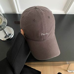 Casquette de baseball décontractée en polyester de couleur unie unisexe avec boucle en métal pour femmes et hommes Nouvelle mode de sports d'été personnalisée avec petit logo - Product Image 3