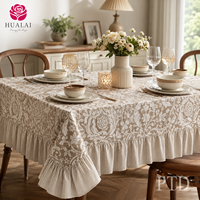 Nappe HuaLai 60x102 pouces en polyester effet coton à motif floral damassé avec ourlet à volants pour mariage et repas sur mesure