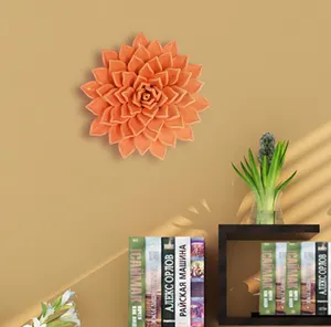 Sinn für Design Wand verziert mit hängenden Keramik handgemachte Blumen künstlerische Blumen