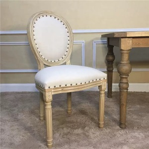 Chaise de salle à manger vintage française en bois massif, chaise à dossier ovale brodé, chaise d'appoint rustique vieillie pour B&B et restaurant - Product Image 5