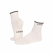Chaussettes de Pilates antidérapantes haut de gamme, design côtelé, bord festonné, grip en silicone pour le yoga, la barre, le studio, logo personnalisé OEM ODM
