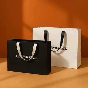 حقيبة ورقية من lionrapack OEM بشعار مطبوع مخصص ملابس فاخرة للتسوق قابلة لإعادة التدوير - Product Image 1