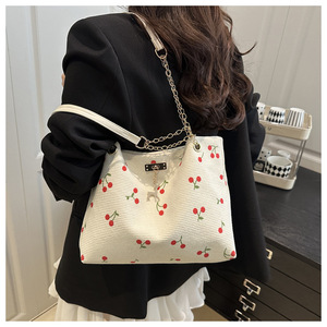 Nuova Borsa a Tracolla Estiva da Donna alla Moda, Design Minimalista con Ciliegie, Grande Capacità, Chiusura Magnetica e Tasca Interna - Product Image 5