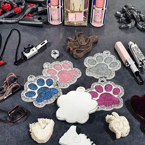 Etichette per Cani di Lusso a Forma di Zampa con Diamanti Glitterati, Incisione Personalizzata Laser, Targhette ID per Animali Domestici in Metallo - Product Image 2