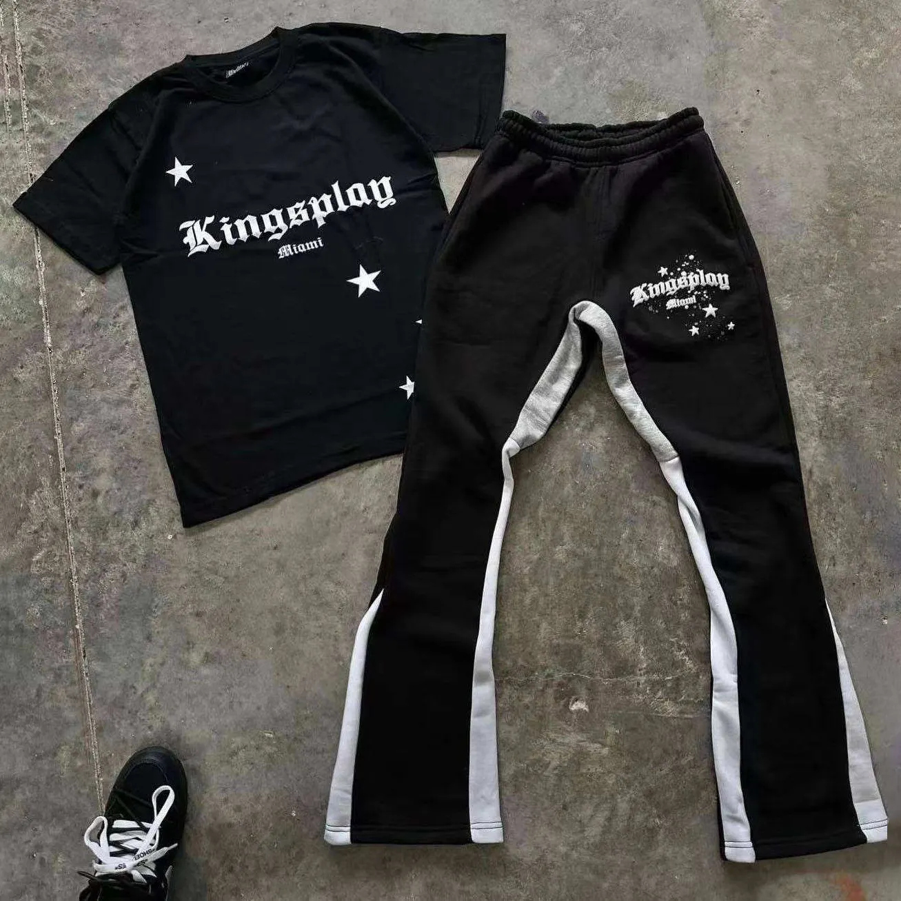 Benutzer definiertes Logo Baumwolle Jogger Trainings anzug Kurzarm Puff Print T-Shirt und Flare Trainings hose Set Männer Trainings anzug