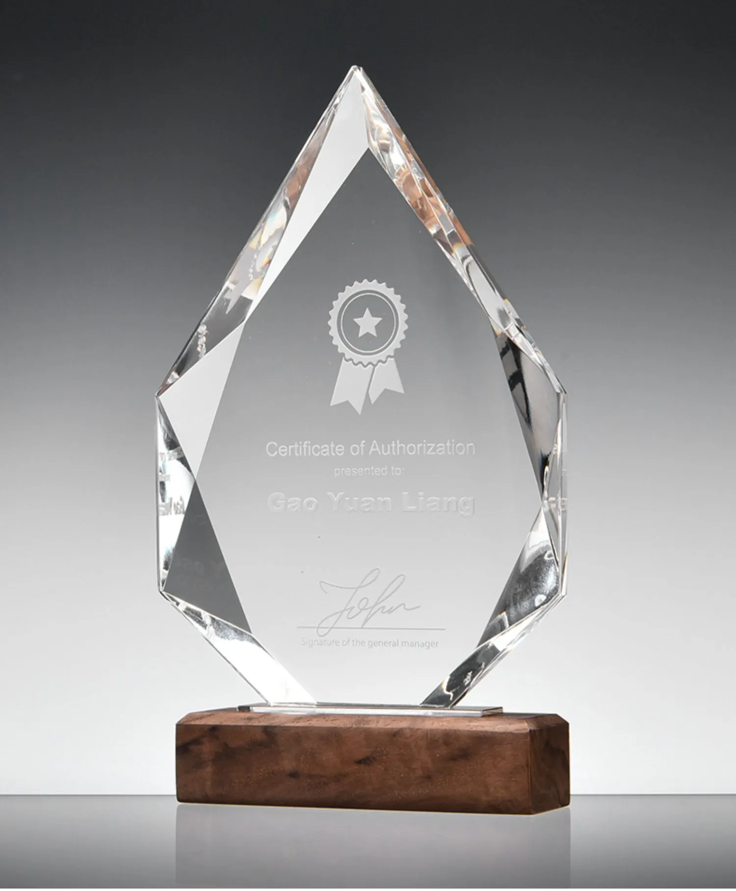 नए डिजाइन सुरुचिपूर्ण धातु क्रिस्टल ताज ट्रॉफी स्पोर्ट्स ग्लास पुरस्कार कप क्रिस्टल कर्मचारी पुरस्कार टीम वर्क पुरस्कार