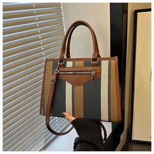 I-0543 Fashion Latest Designer Girls Single <b>Zip</b> PU Small Tote Bags Polyester Lining for Outdoor Daily Use Cheap Trending Women's - Product Image 3