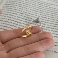 Bague en argent sterling 925 torsadée avec moissanite ronde pour femme, bague de fiançailles solitaire délicate, bijou minimaliste