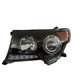 Phare LED de jour pour Toyota Land Cruiser, version américaine, fond noir - Product Image 5