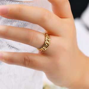 Bague ouverte élégante pour femme en acier inoxydable, motif lignes tressées, triple placage <span class=keywords><strong>or</strong></span> <span class=keywords><strong>18</strong></span> <span class=keywords><strong>carats</strong></span>, pour usage quotidien - Product Image 3
